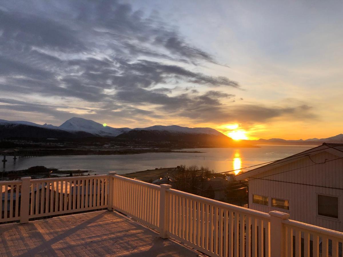 Moderne Og Trivelig Leilighet, Med Unik Utsikt Tromso Luaran gambar