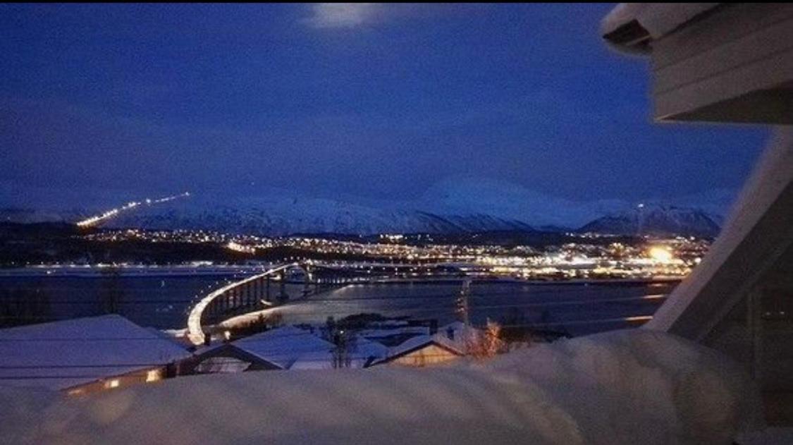Moderne Og Trivelig Leilighet, Med Unik Utsikt Tromso Luaran gambar