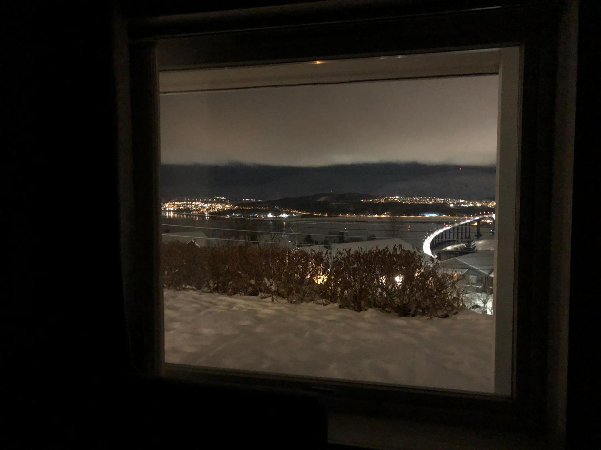 Moderne Og Trivelig Leilighet, Med Unik Utsikt Tromso Luaran gambar